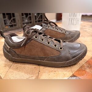 🔥 NEW Caterpillar COLTON Oxford – Men’s 9.5 – P715975 – Muddy Argile